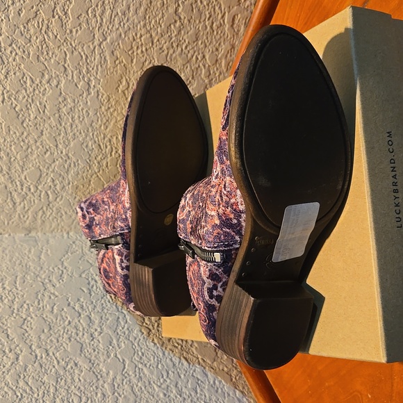 Lucky Brand Booties Black Toffee Velvet Combo Size 5.5 NWT - Picture 4 of 7